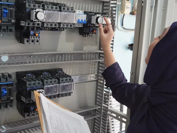 Quality control & uji fungsi panel — AW Teknik